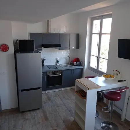 Calm Light And Airy Studio *